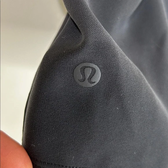 Lululemon On The Fly Short *Woven *2.5" Black Size 12 - Picture 6 of 16